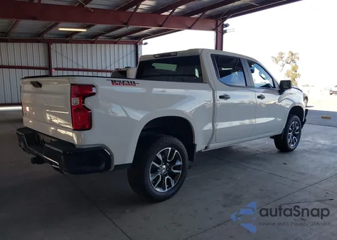 2021 Chevrolet Silverado 1500 4Wd Short Bed Custom Trail Boss z USA, uszkodzony, nr VIN 3GCPYCEL4MG168771